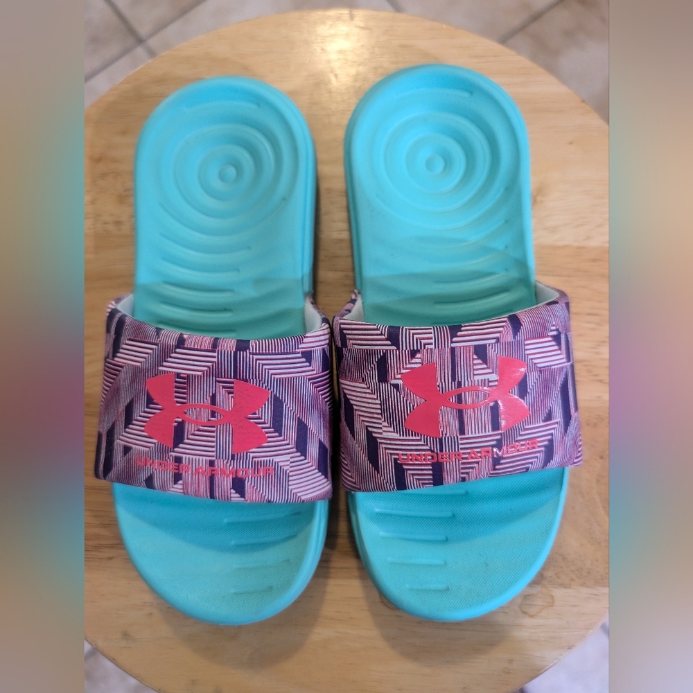 Under Armour size 1Y slides